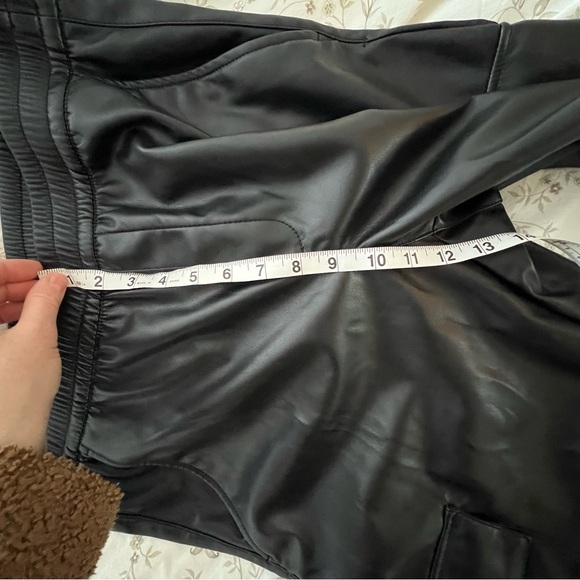 High rise vegan leather cargo pants - Picture 7 of 8